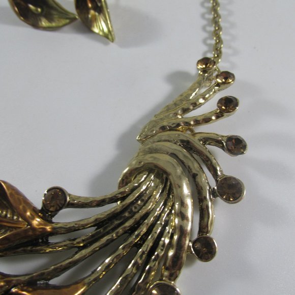 Vintage Style Calla Pendant Enamel Rhinestone Necklace Earring Set - Picture 4 of 6